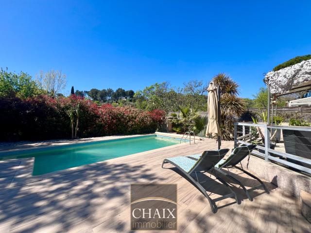 13360 ROQUEVAIRE Villa type 5 plain pied avec piscine