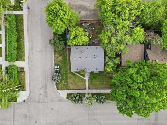 1339 11 Avenue Se, Calgary, AB, T2G 0Z6 house for sale | Listing ID A2316 | Royal LePage