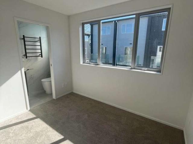 13/3 Matuhi Rise, Henderson, Waitakere City