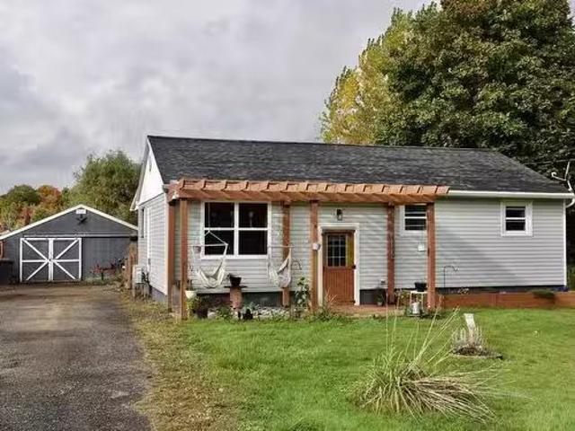 133 Trout Lake Road, Lawrencetown, NS, B0S 1M0 house for sal.