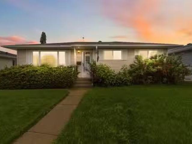 13432 Delwood Road, Edmonton, AB, T5C 3B8 house for sale Li.