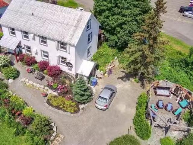 134Z Boul. Perron O. New Richmond, QC, G0C 2B0 commercial fo.