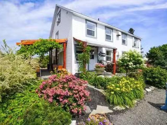 134 A Boul. Perron O. New Richmond, QC, G0C 2B0 Luxury Hou.