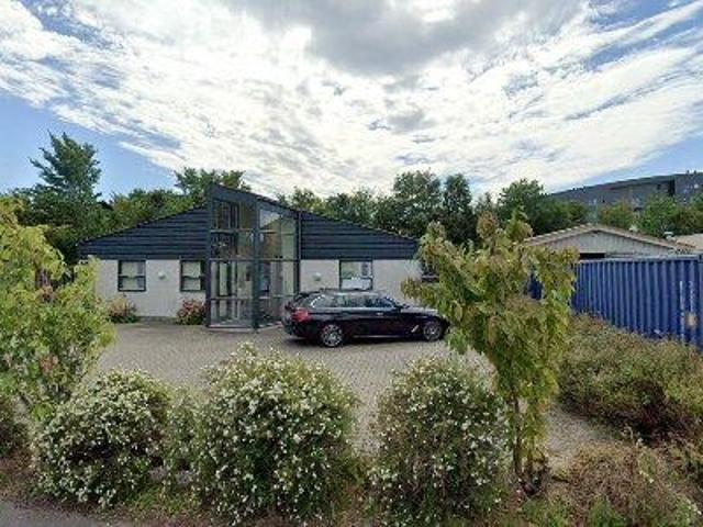134 m2 warehouse for rent in Køge
