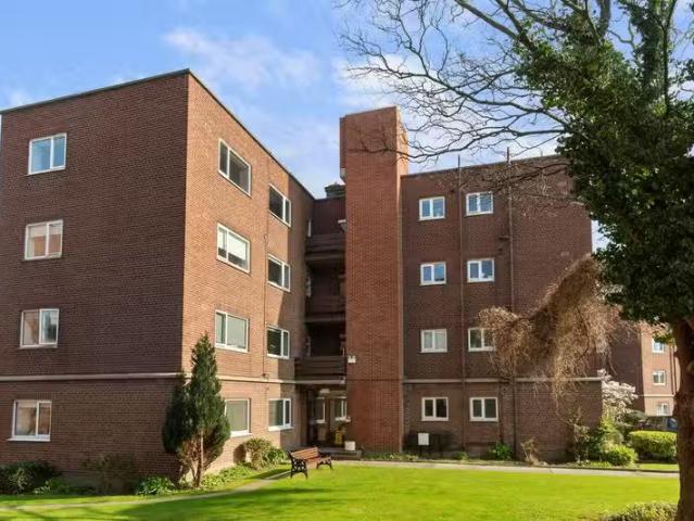 134 Sycamore House, Mespil Estate, Susinteraction Road, Dublin.
