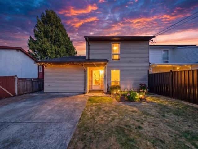 1350 A Avenue, Surrey, BC, V3W 2Z2 duplex for sale | Listing ID R3139 | Royal LePage