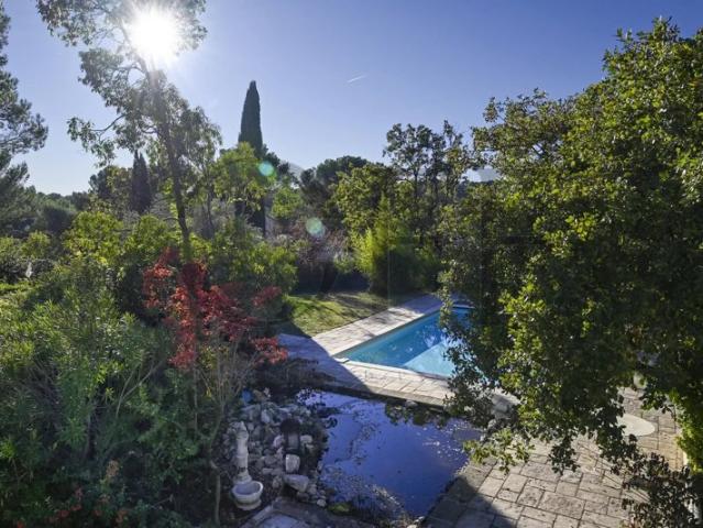 13510 EGUILLES, à 15 minutes d'AIX EN PROVENCE MAISON / VILLA