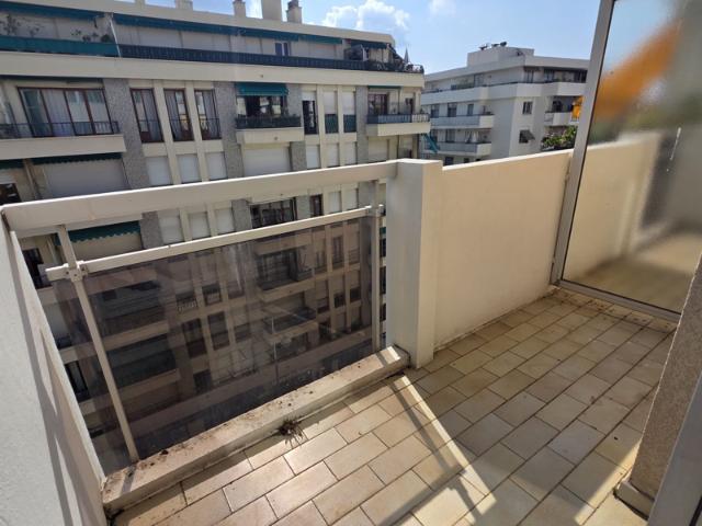 135 000 EUR OPPORTUNITÉ RARE À NICE QUARTIER LIBÉRATION