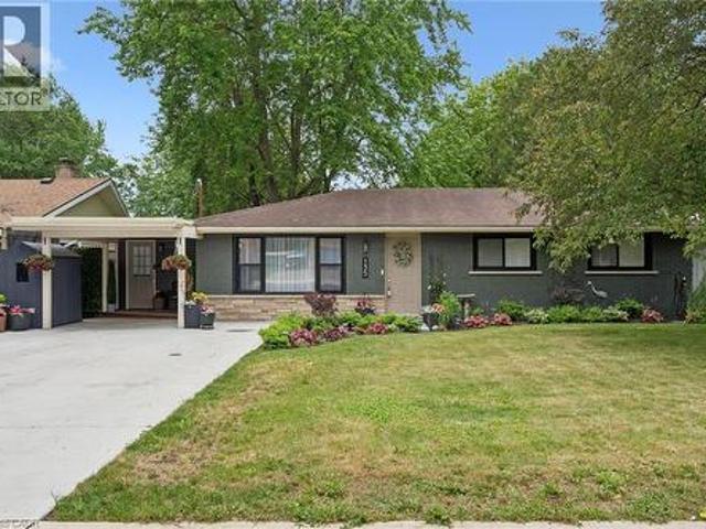 135 Bridge Street W, Waterloo, ON, N2K 1K8 house for sale | Listing ID 40838 | Royal LePage