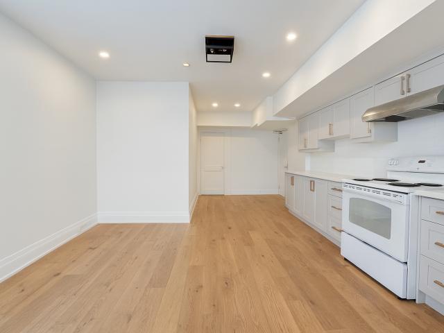 135 Earl Place 2 Toronto ON M4Y1M4