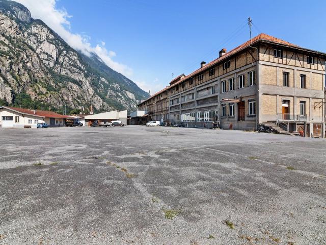 135 m² Werkstatt zu vermieten – Historisches Industriegelände von Vernayaz