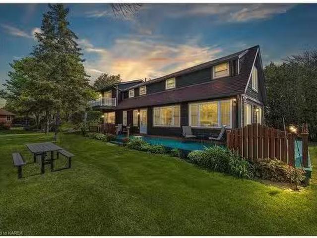 135 Thousand Islands Parkway, Gananoque, ON, K7G 2V4 commerc.