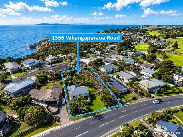 1364 Whangaparaoa Road, Army Bay, Rodney