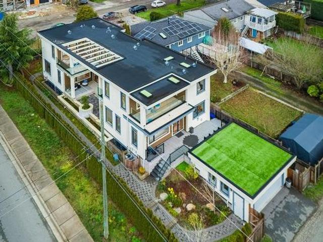 13600 Blackburn Avenue, White Rock, BC, V4B 2Y8 house for sale | Listing ID R2986 | Royal LePage