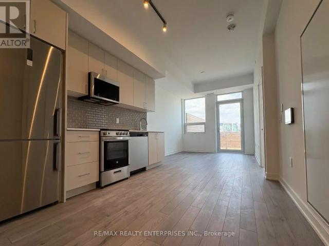 136 1005 DUNDAS STREET E
