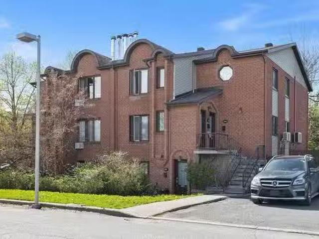 1371 Rue Lajoie, Longueuil Le Vieux Longueuil, QC, J4G 2J7.