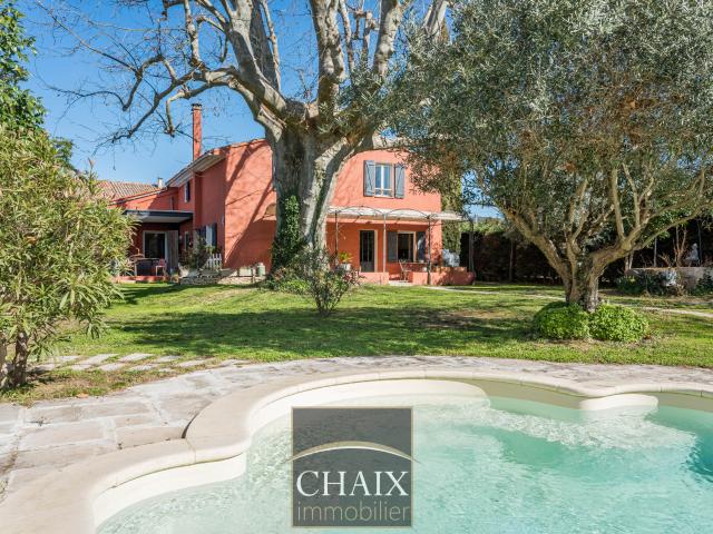 13720 LA BOUILLADISSE Belle Villa avec cachet 220m2 piscine, garage et cave