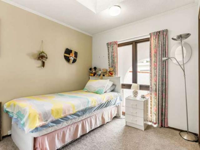 1/37 Beach Road, Manly, Rodney
