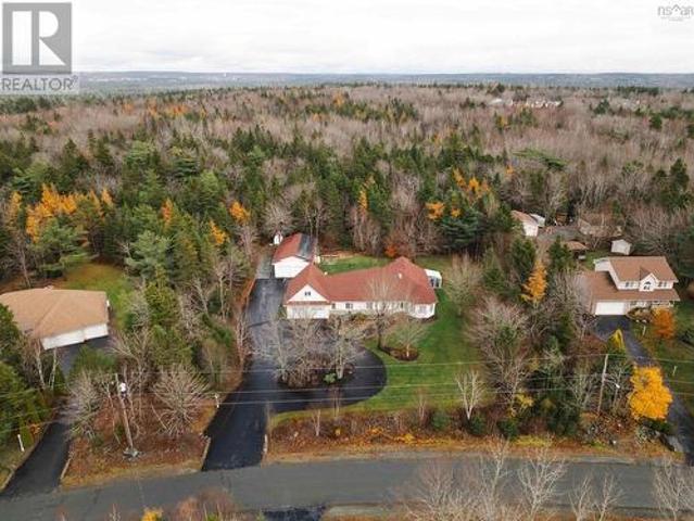 137 Lochmoor Lane, Lake Loon, NS, B2W 6C8 Luxury House for sale | Listing ID 202505 | Royal LePage Carriage Trade Luxury Properties