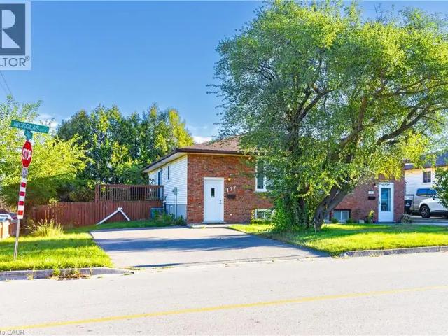 137 NICKOLAS Crescent