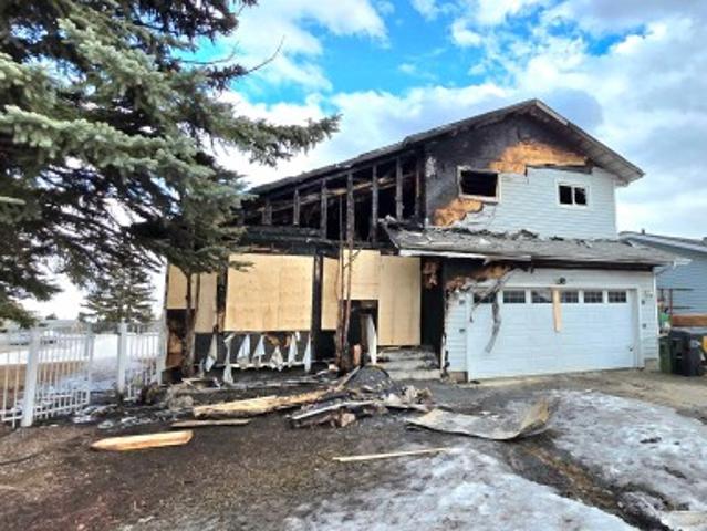13835 Street, Edmonton, AB, T5X 5B8 house for sale | Listing ID E4477 | Royal LePage