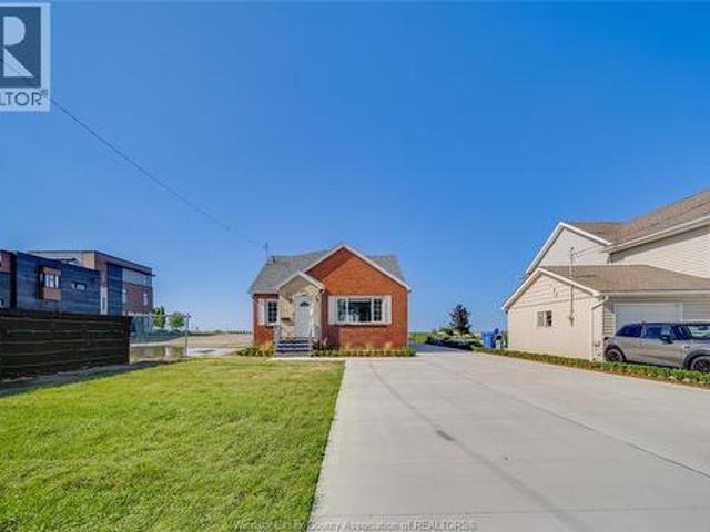 13902 Riverside Drive, Tecumseh, ON, N8W 1B6 house for sale | Listing ID 26018 | Royal LePage