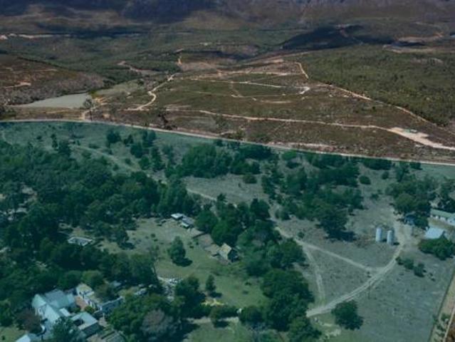 17.8 ha Land available in Sir Lowrys