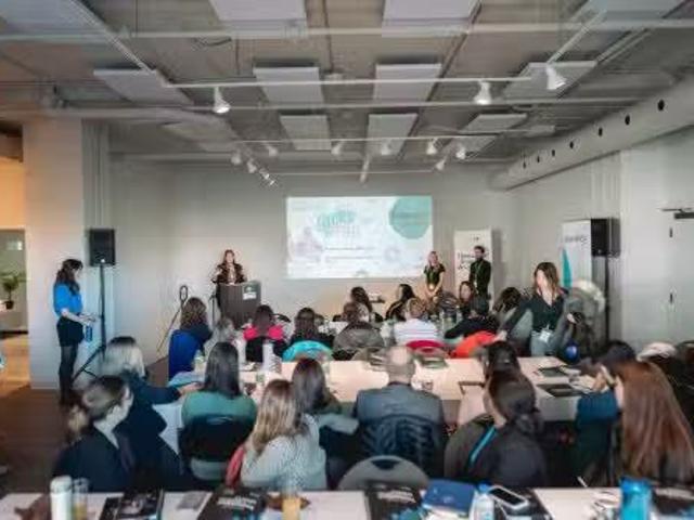 17 1 Rue Chabanel O. Montréal Ahuntsic Cartierville, QC, H2N.