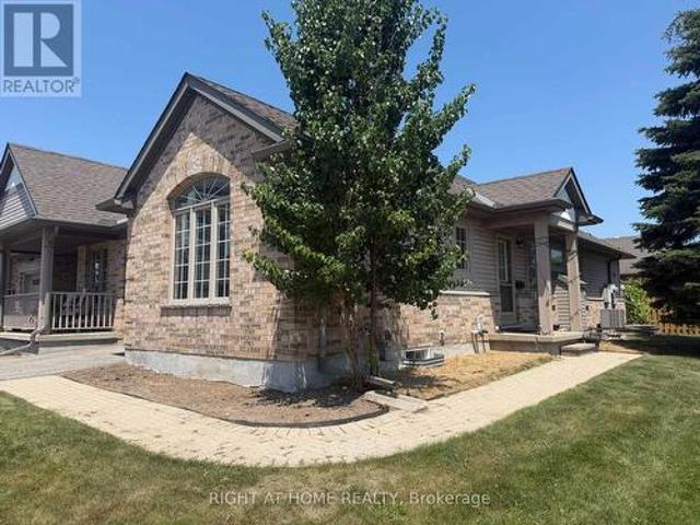 17 215 North Centre Road, London North B, ON, N5X 4E3 townhouse for lease | Listing ID X13567 | Royal LePage