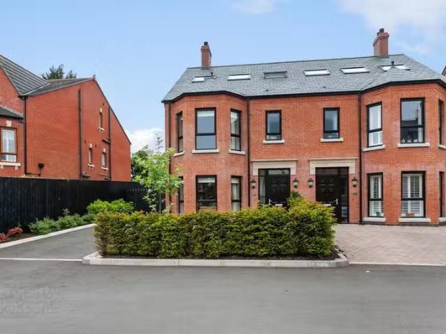 17 Upper Lisburn Road