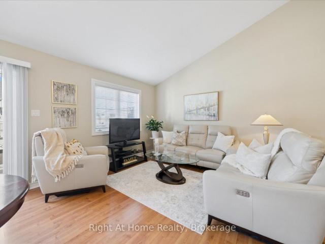 17 Wicker Park Way, Whitby | 2+1Beds/3Bath, Townhouse, $699,900 | Condos. Ca