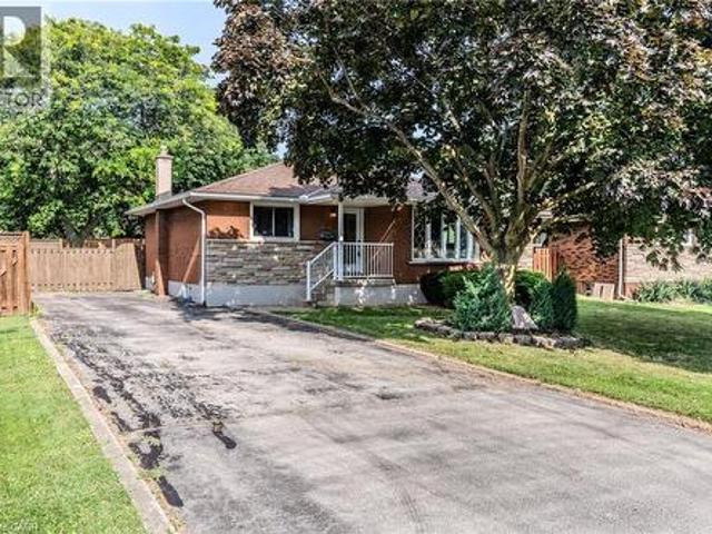 17 Woodsview Avenue, Grimsby, ON, L3M 3S5 house for sale | Listing ID 40846 | Royal LePage