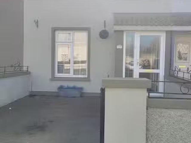 17 Woodview, Cahir, Cahir, Co. Tipperary, E21FY68 is for sale