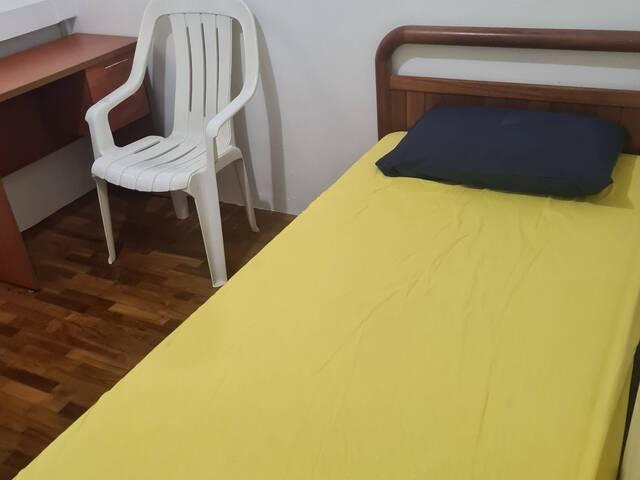 17 a Air con room with window for Male tenant, 3 mins walk to Braddell mrt stn