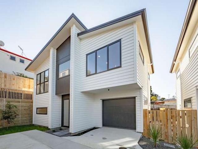 17 a, b, c, d, e Cypress Place, Sunnynook, North Shore City