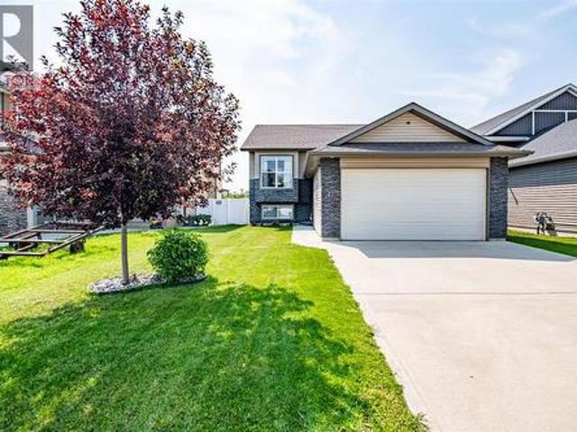 17 Alderwood Close, Blackfalds, AB, T4M 0L9 house for sale | Listing ID A2328 | Royal LePage