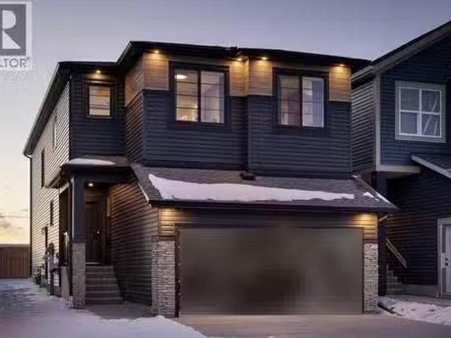 17 Amblefield View Nw, Calgary, AB, T3P 1S6 house for sale.