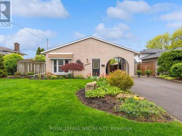 17 Baraniuk Street, St. Catharines Lakeport, ON, L2N 1N4 house for sale | Listing ID X13111 | Royal LePage
