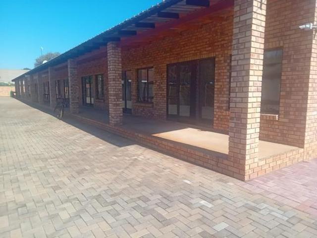 17 Bedroom House in Northam