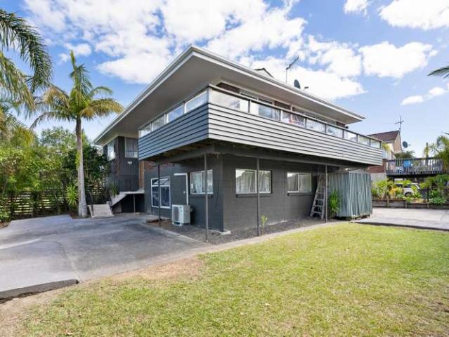 17 Butterworth Drive, Glendene, Waitakere City