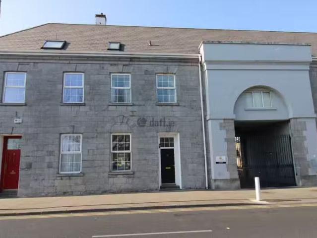 17 Castle Court, Clancy's Strand, Limerick City Centre is for.