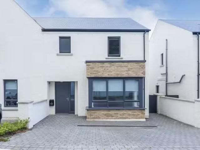 17 Charleston Woods, Castleredmond, Midleton, Co. Cork, P25R9F.