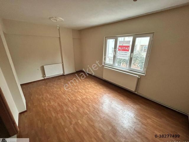 17 Eylül'de 90 M2 2+1 Ara Kat Balkonlu Satılık Daire