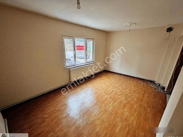 17 Eylül'de 90 M2 2+1 Ara Kat Balkonlu Satılık Daire