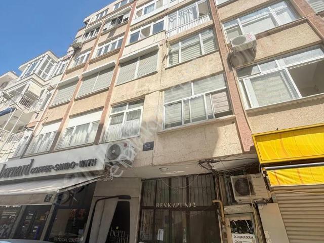 17 Karşıyaka Bostanlı Mah. Merkezi Konumda Satılık 2+1 Daıre