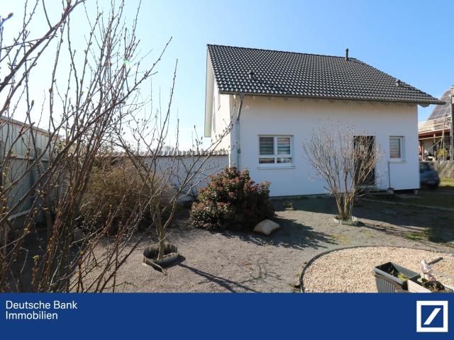 17 km bis Leipzig Zentrum, 8 km zum Kulkwitzer See KfW 70 Haus in Traumlage