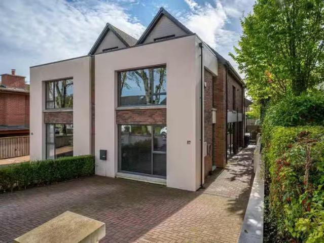 17 Knockburn Park
