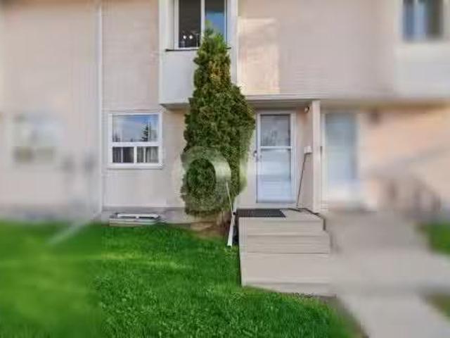 17 Lakewood Village, Edmonton, AB, T6K 2B3 townhouse for sal.