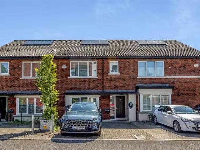 17 Larkfield View, Clay Farm, Leopardstown, Dublin 18, County.