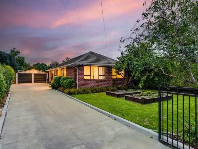 17 Liverton Crescent, Bishopdale, NZ 8053 House for Sale